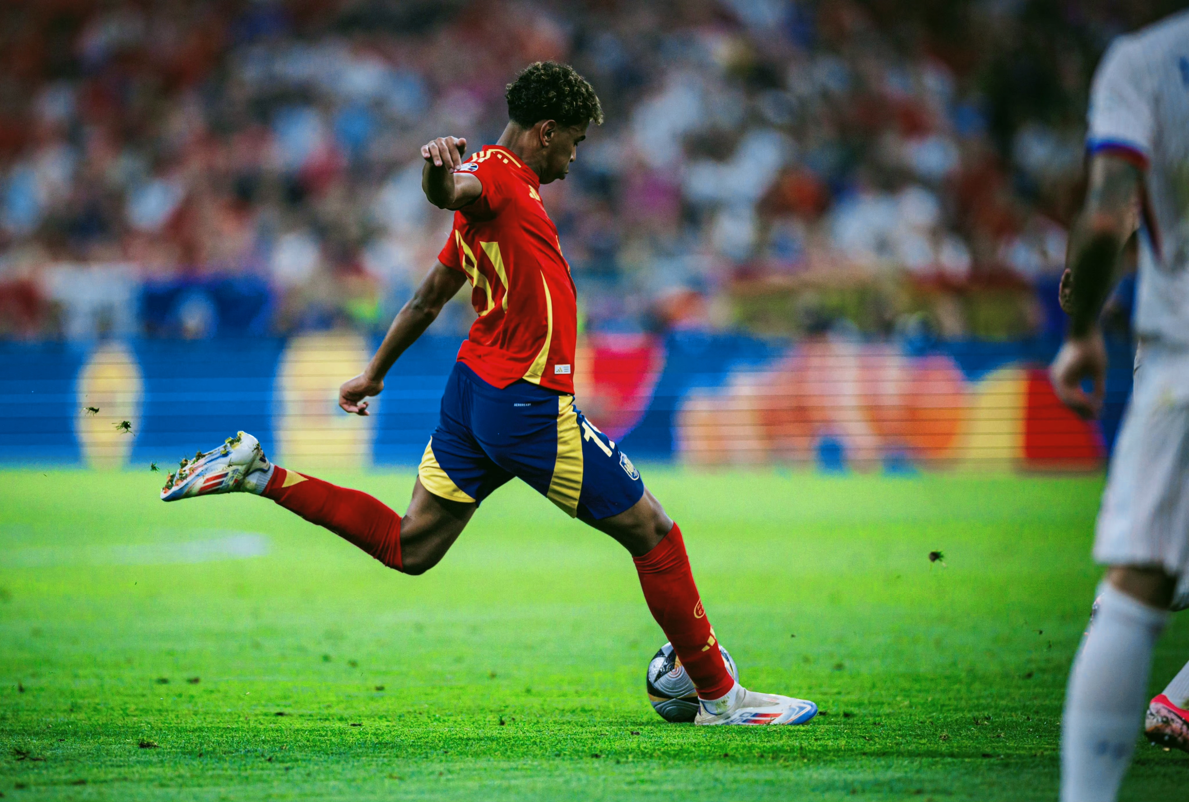 爱游戏下载-包含荷兰队发挥失常，欧洲杯预选赛前景堪忧的词条