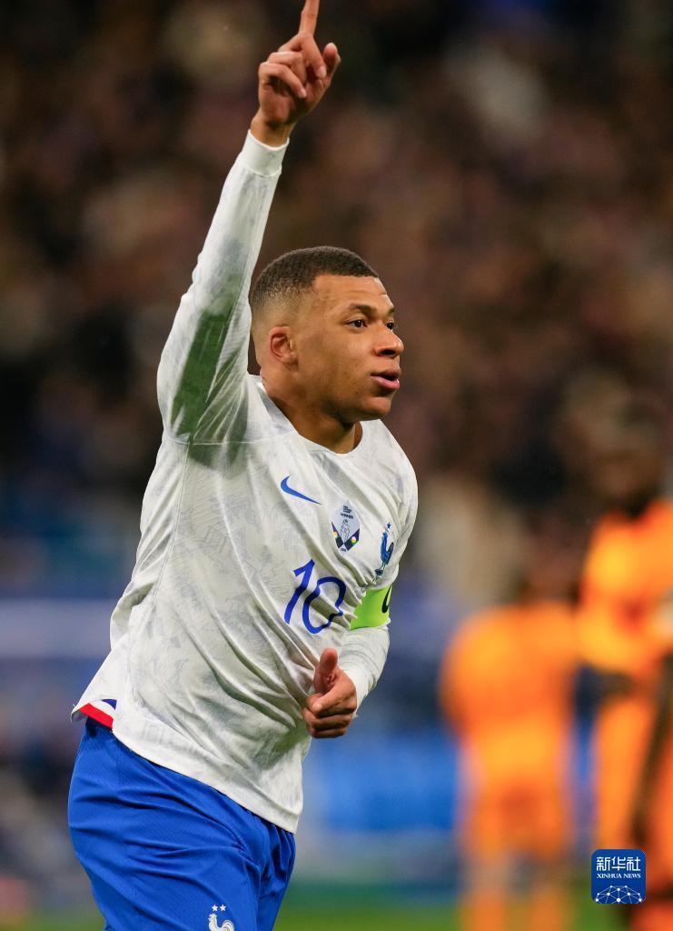 包含荷兰队发挥失常，欧洲杯预选赛前景堪忧的词条