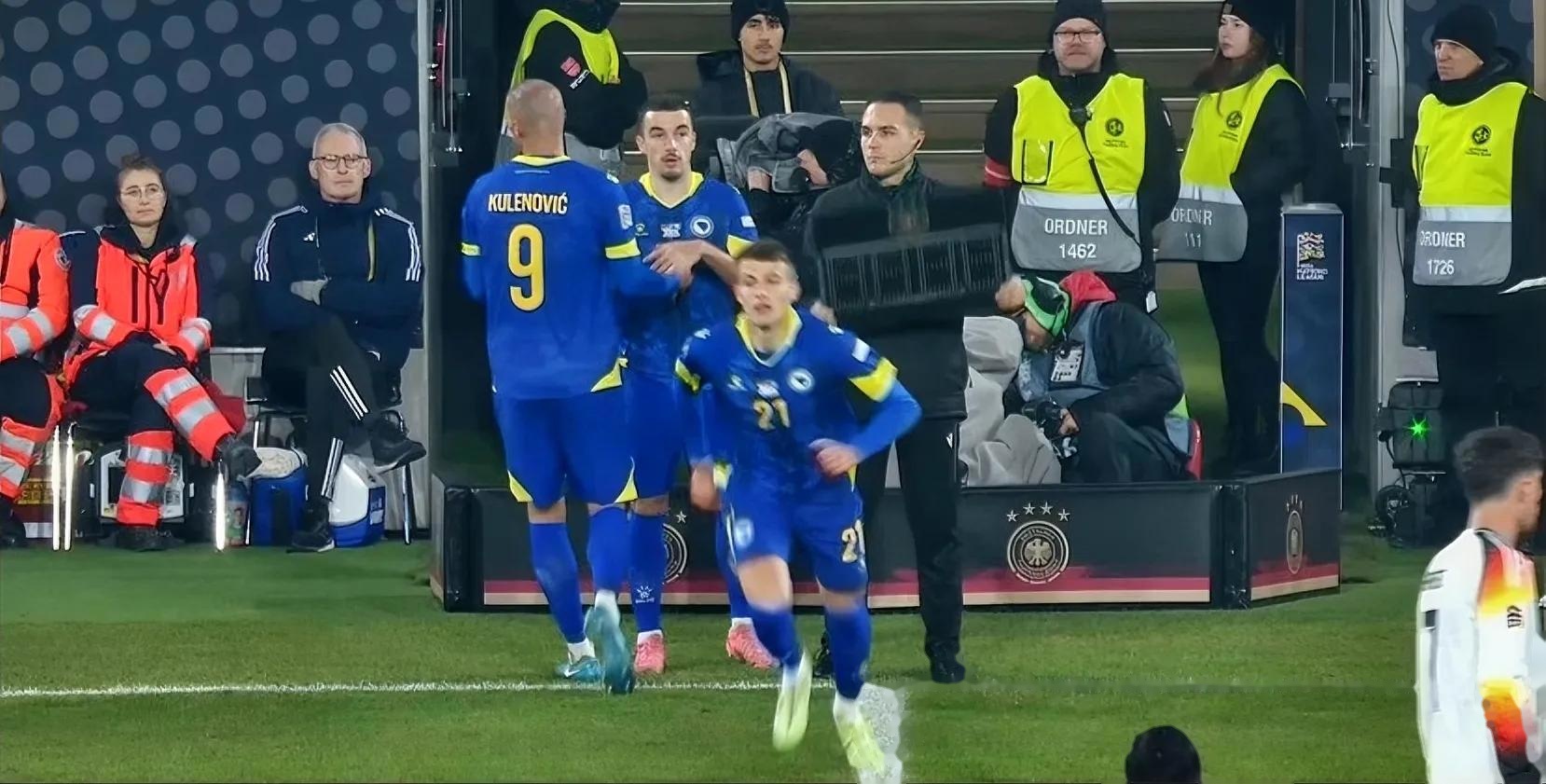 英格兰队大胜罗马尼亚晋级欧洲锦标赛