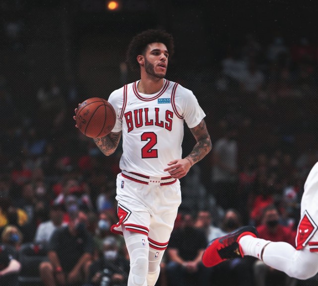 爱游戏教练-富邦队抢眼表现，成为新赛季黑马