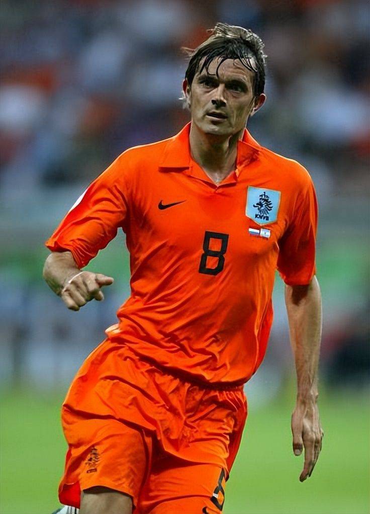 关于荷兰队主帅发布战术调整，备战欧预赛对手的信息