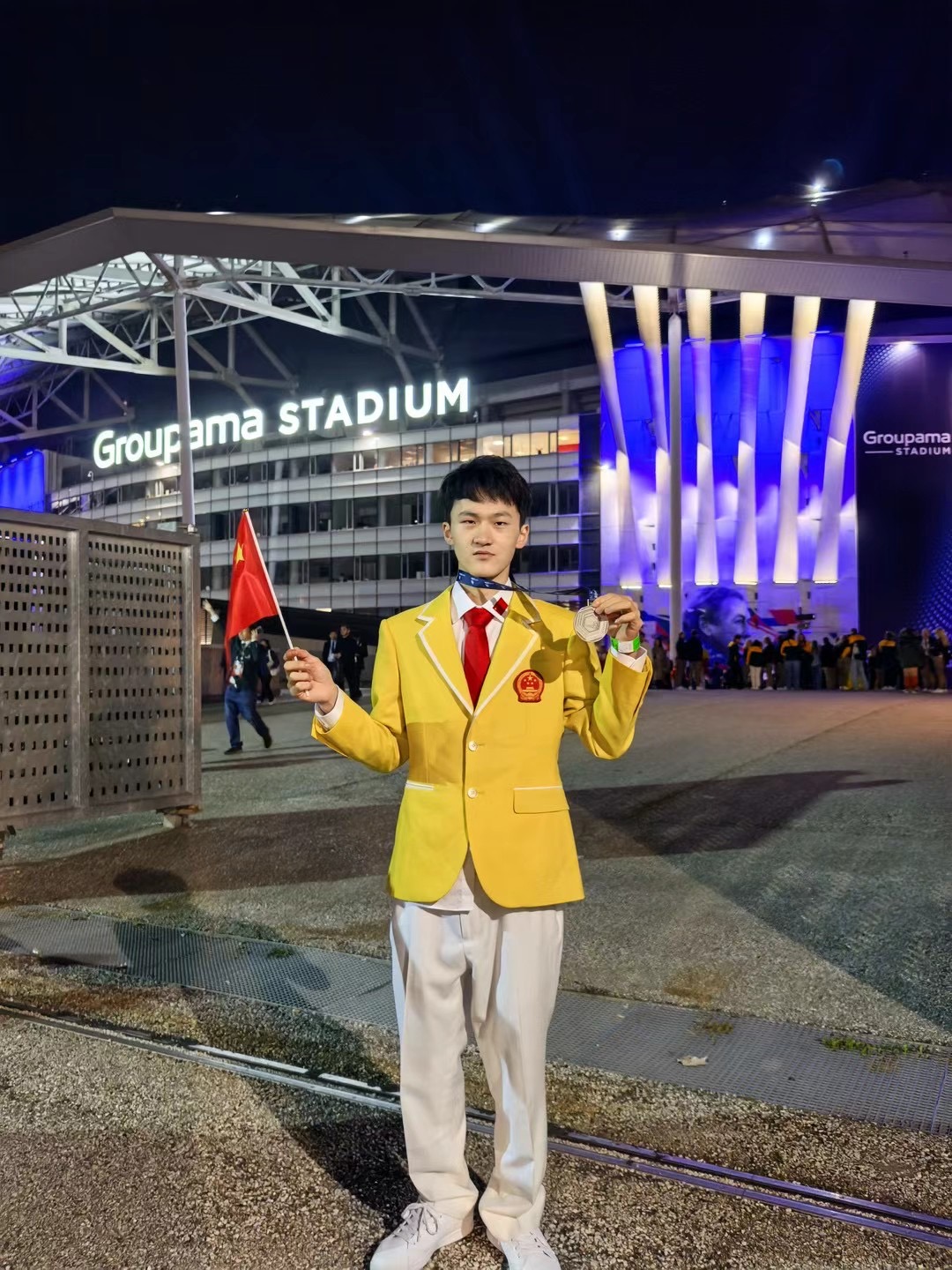 意大利冲过重重困难勇夺银牌的简单介绍