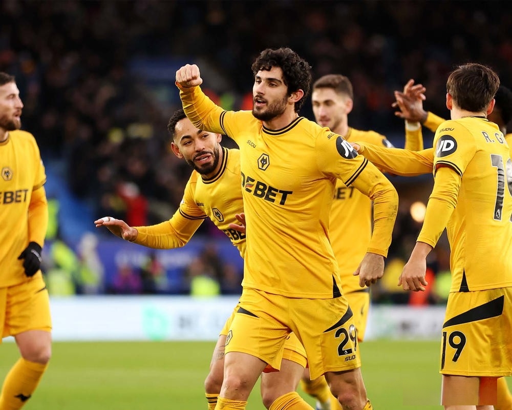 伯恩利客场大胜狼队，豪取联赛三连胜，晋级前八