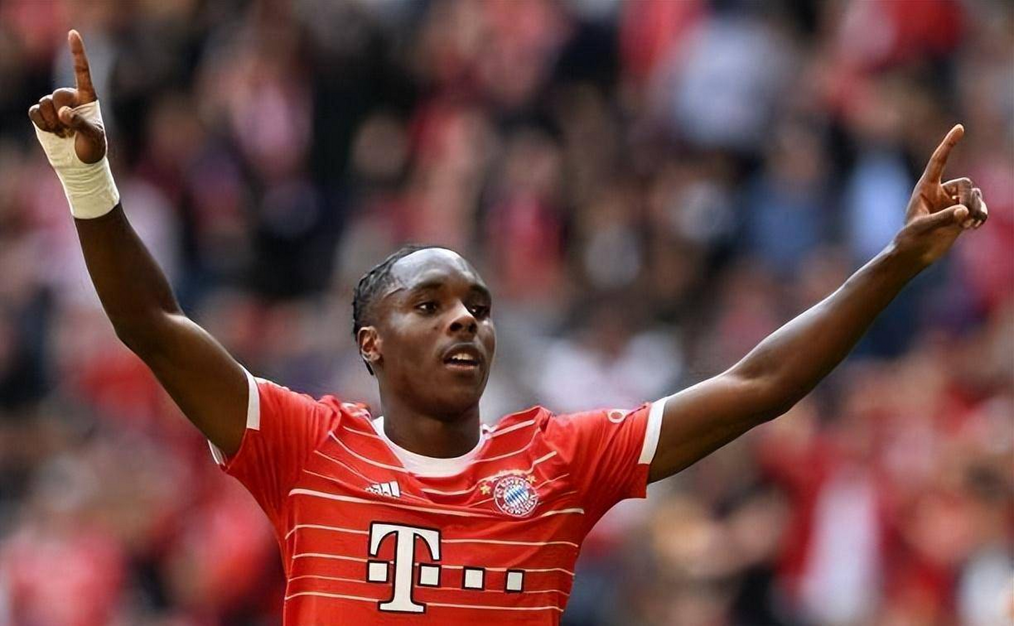 爱游戏登录-斯图加特遭遇惨败，陷入低谷