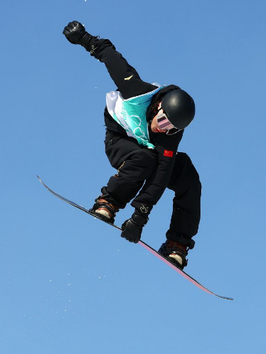 爱游戏网页版登录入口-瑞士滑板选手飞跃难关成功夺冠